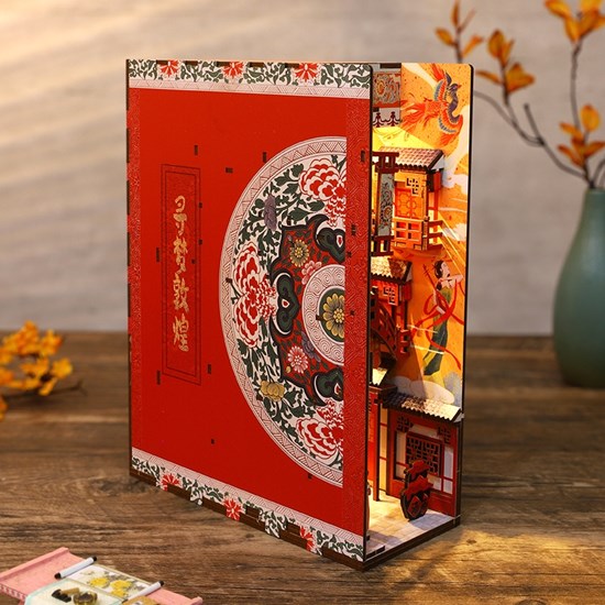 detective book nook kit